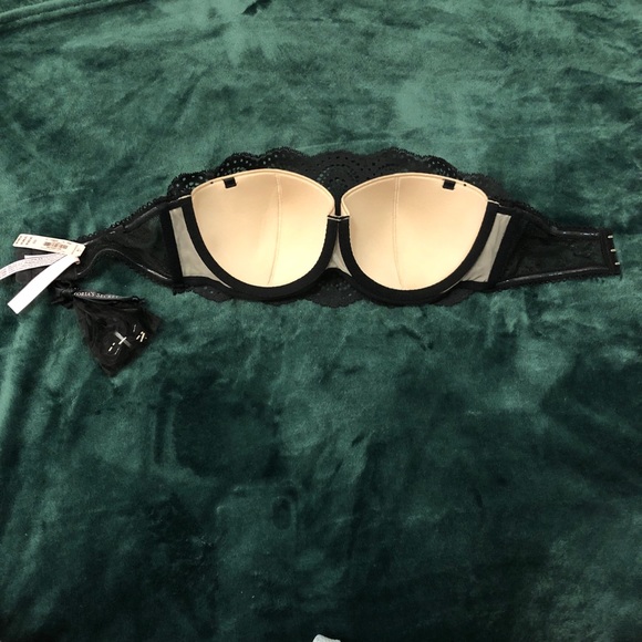 Victoria’s Secret Strapless Lace Bra - Picture 2 of 4